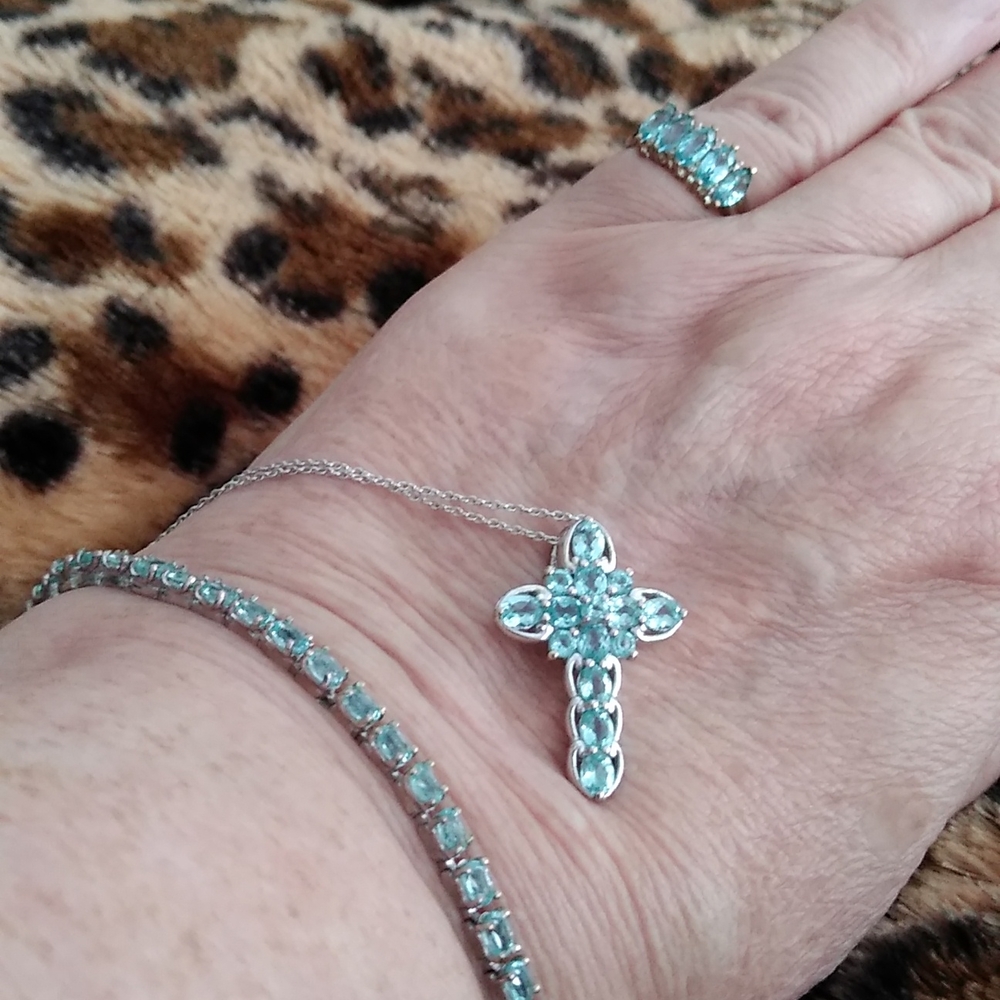 MADAGASCAR PARAIBA APATITE CROSS - Picture 8 of 9